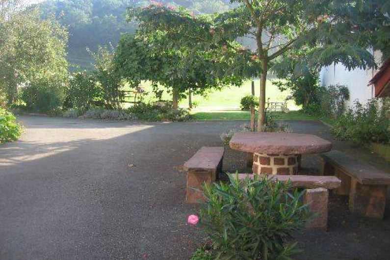 Location de vacances - Gîte à Saint-Étienne-de-Baïgorry - cour commune