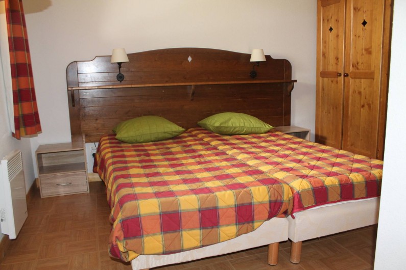 Location de vacances - Appartement à Saint-Sorlin-d'Arves - chambre 2 étage 2 lits 80/190