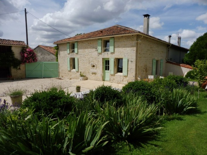 Location de vacances - Villa à Cellefrouin - FAÇADE SUD