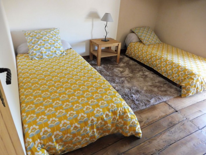 Location de vacances - Villa à Cellefrouin - ETAGE CHAMBRE 2 LITS 90X200