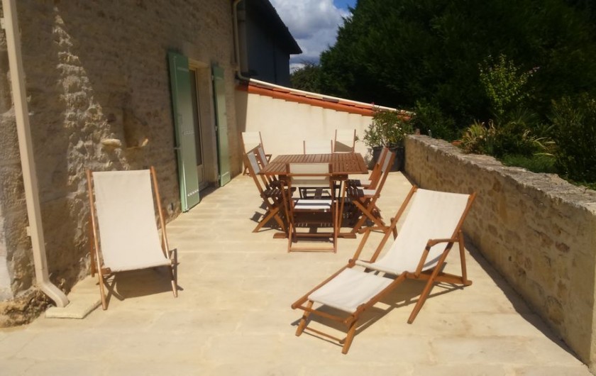 Location de vacances - Villa à Cellefrouin - TERRASSE EXPOSITION EST/SUD EST