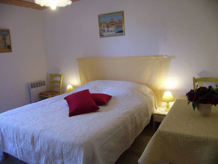 Location de vacances - Gîte à Alata - chambre jaune: 1 lit de 160
