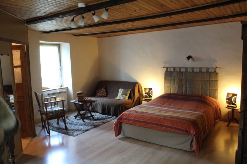 Location de vacances - Chambre d'hôtes à Saint-Laurent-de-Lévézou - Chambre du Jardin