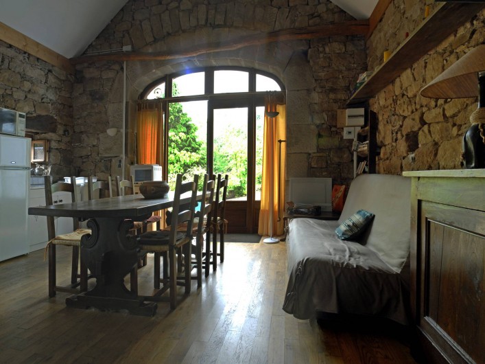 Location de vacances - Chambre d'hôtes à Saint-Laurent-de-Lévézou - Pièce de vie du gîte