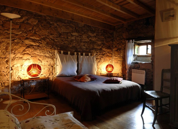 Location de vacances - Chambre d'hôtes à Saint-Laurent-de-Lévézou - Chambre du gîte