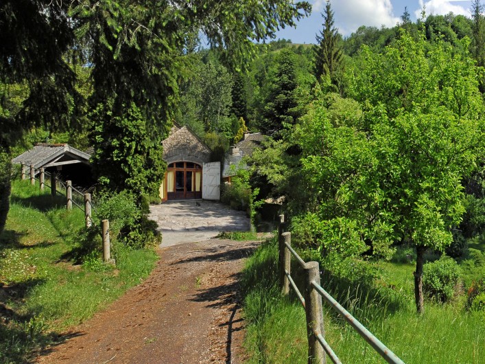 Location de vacances - Chambre d'hôtes à Saint-Laurent-de-Lévézou - Accès gîte