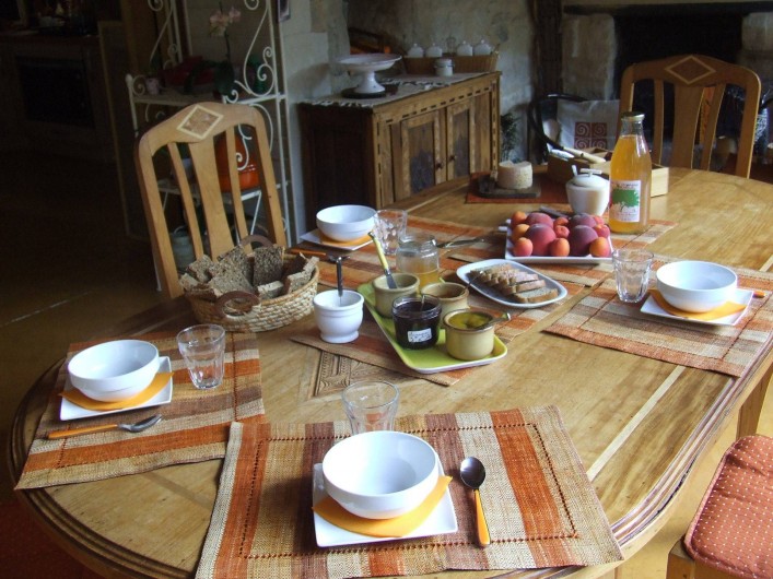 Location de vacances - Chambre d'hôtes à Saint-Laurent-de-Lévézou - Petit déjeuner  "Gourmet"