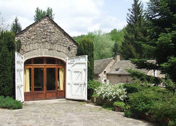 Location de vacances - Chambre d'hôtes à Saint-Laurent-de-Lévézou - Terrasse gîte