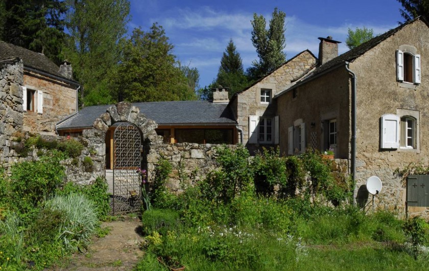 Location de vacances - Chambre d'hôtes à Saint-Laurent-de-Lévézou - Vue sud de La Melière