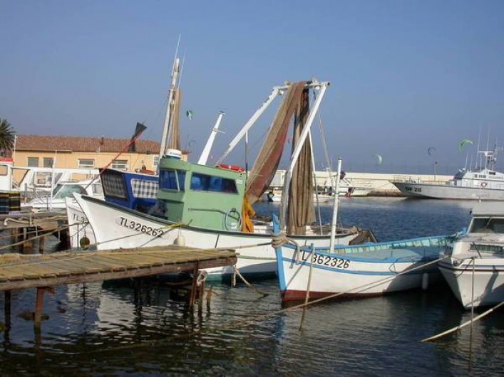 Location de vacances - Appartement à Hyères - Le petit port de pêche des Salins D'Hyeres   (Port Pothuau)