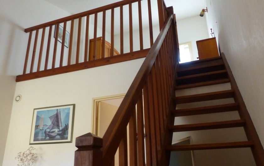 Location de vacances - Appartement à Hyères - La mezzanine vue du bas