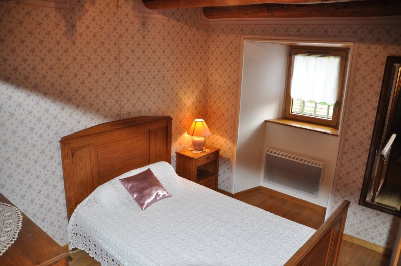 Location de vacances - Gîte à Saint-Flour - chambre rose