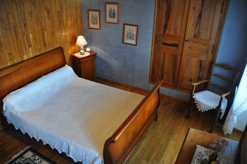 Location de vacances - Gîte à Saint-Flour - chambre bleue