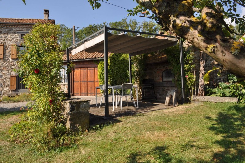 Location de vacances - Gîte à Saint-Flour - terrasse avec pergola