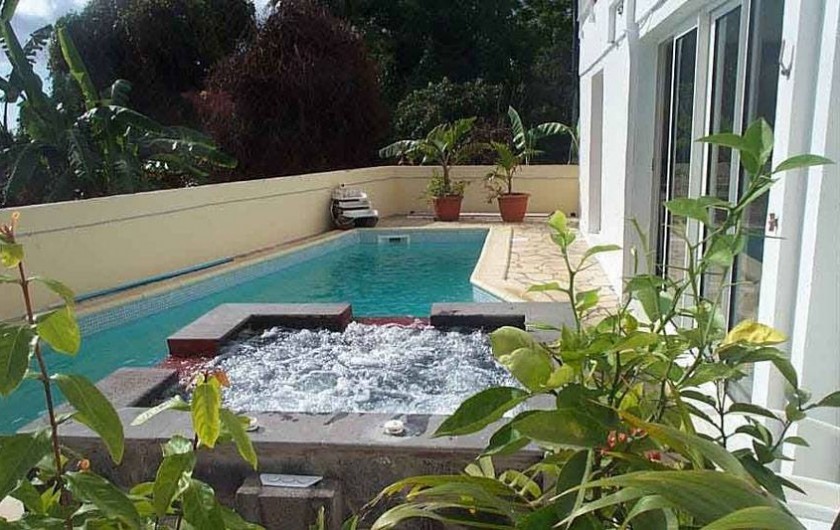 Location de vacances - Gîte à Bois De Nèfles - Piscine avec jacuzzi