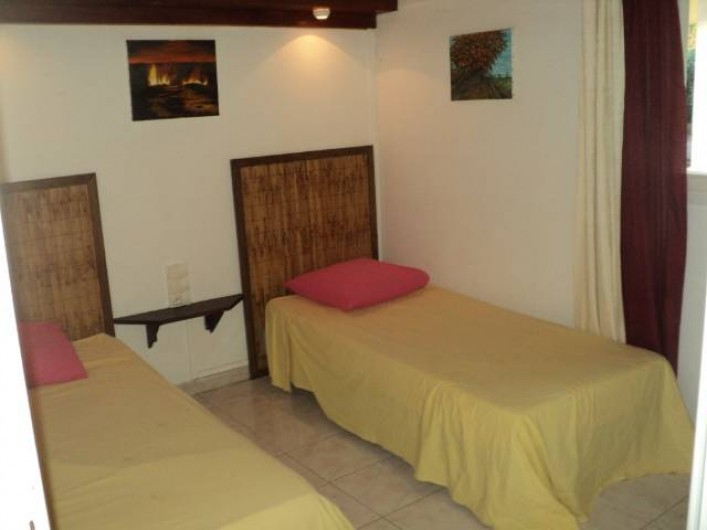 Location de vacances - Gîte à Bois De Nèfles - Chambre 2 = 2 lits 90X190 + armoire