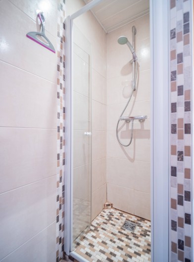 Location de vacances - Gîte à Kaysersberg - Cabine de douche