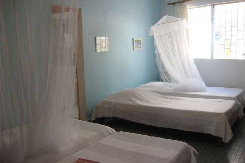 Location de vacances - Villa à Saint-François - Chambre avec 4 lits simples, climatisée, salle de bain et wc