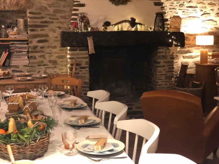 Location de vacances - Maison - Villa à Cancale - Une table pouvant accueillir des amis ou la famille (plusieurs rallonges)