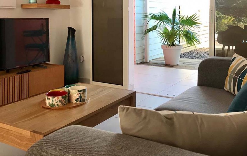 Location de vacances - Villa à Les Trois-Îlets - Coin télévision Box internet