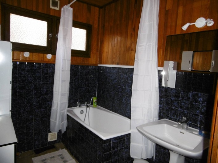 Location de vacances - Chalet à Menthon-Saint-Bernard - Salle de bain confort 
