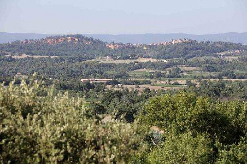 Location de vacances - Gîte à Saint-Saturnin-lès-Apt - vue sur Roussillon