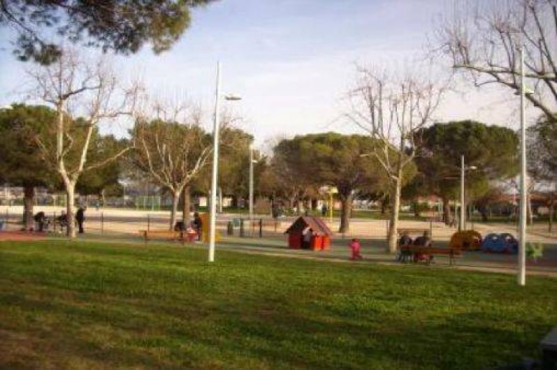 Location de vacances - Appartement à Toulon - JARDIN D ENFANTS