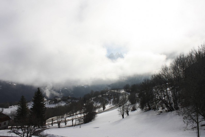 Location de vacances - Chalet à Fontcouverte-la-Toussuire - Vue imprenable sur les Aiguilles d'Arves, même avec les nuages !
