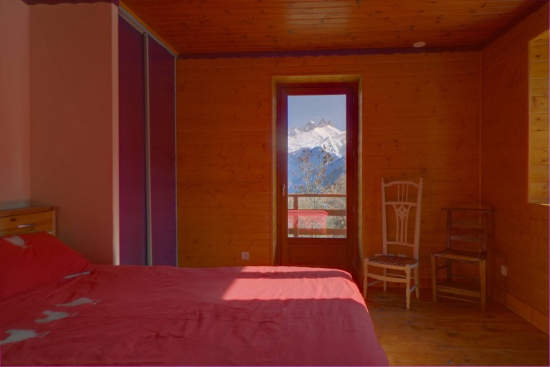 Location de vacances - Chalet à Fontcouverte-la-Toussuire - Chambre avec vue sur les aiguilles d'Arves
