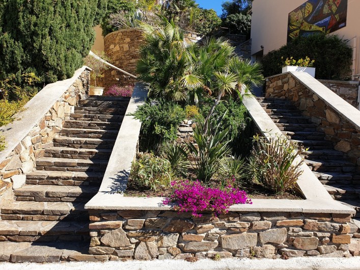 Location de vacances - Studio à Le Lavandou - Escalier d'accès au logement