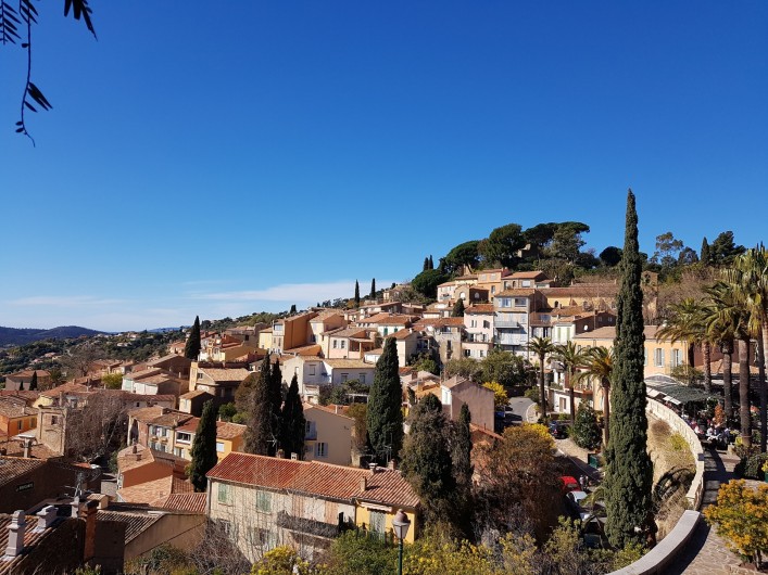 Location de vacances - Studio à Le Lavandou - A proximité : le village de Bormes-les-Mimosas