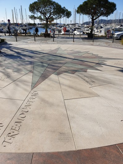 Location de vacances - Studio à Le Lavandou - Rose des vents, au port
