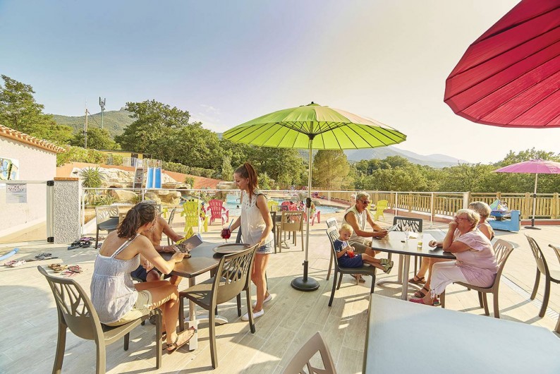 Location de vacances - Camping à Laroque-des-Albères - Terrasse brasserie