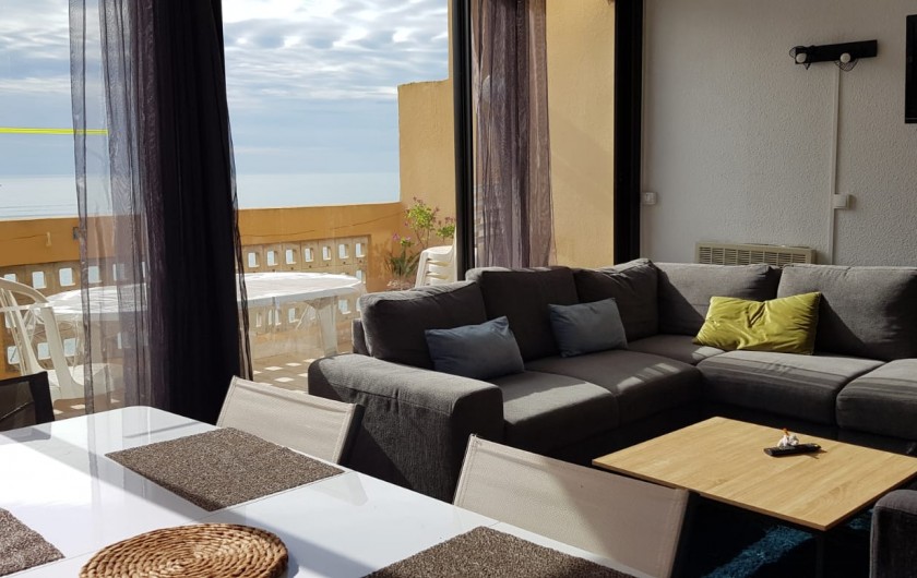 Location de vacances - Appartement à Le Barcarès - table salle à manger