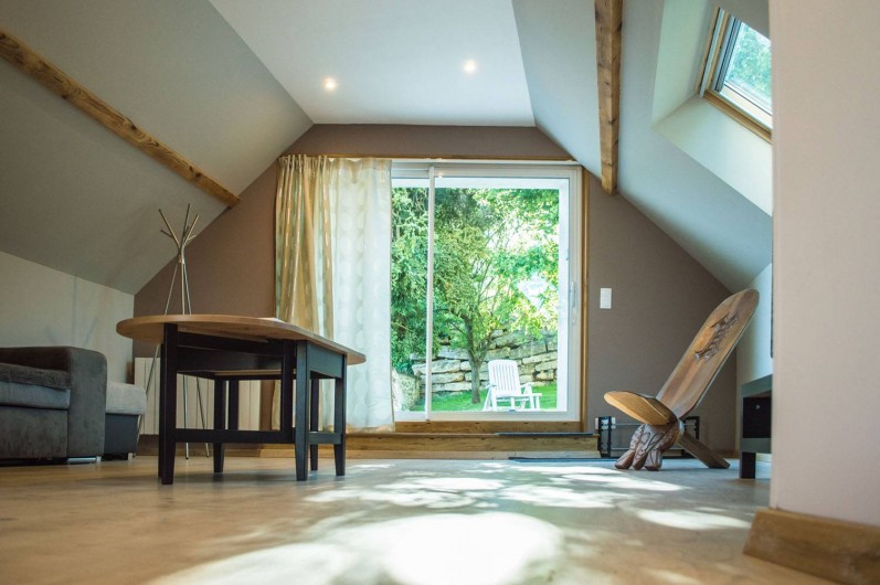 Location de vacances - Gîte à Essômes-sur-Marne - salon avec vue sur le jardin