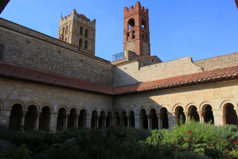 Location de vacances - Camping à Sorède - Cathédrale d'Elne, le cloître