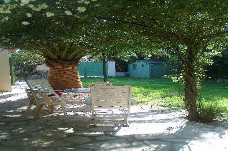 Location de vacances - Villa à Golfe-Juan - l'ombre de la tonnelle !! 