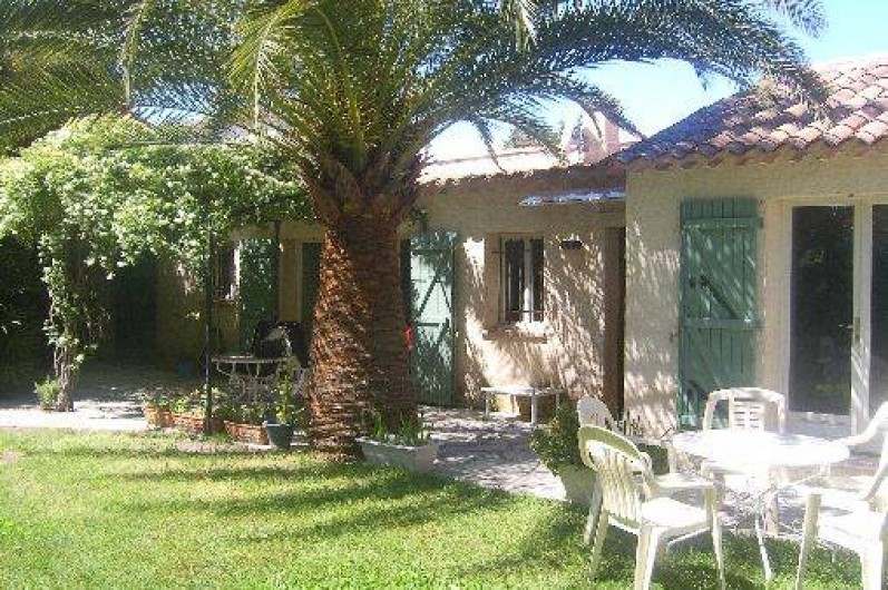 Location de vacances - Villa à Golfe-Juan - Jardin calme et ombragé