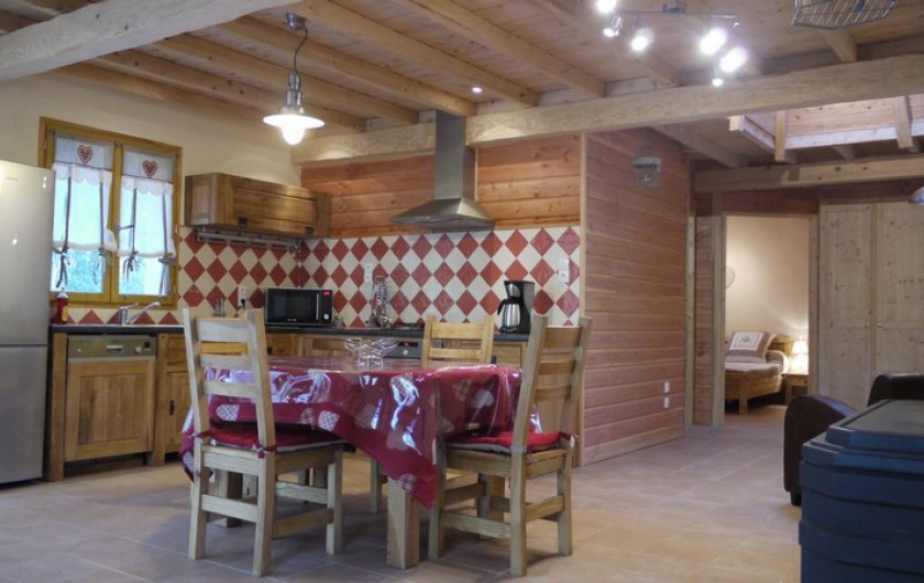 Location de vacances - Villa à Montagnac - Cuisine ouvert / salle à mangé (vue de la porte d'entrée)