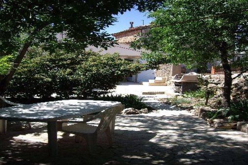 Location de vacances - Gîte à Bize-Minervois - terrasse avec ombre ou soleil au choix