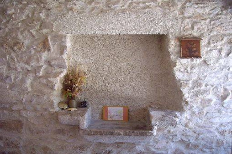 Location de vacances - Gîte à Bize-Minervois - vieil évier à l'entrée 