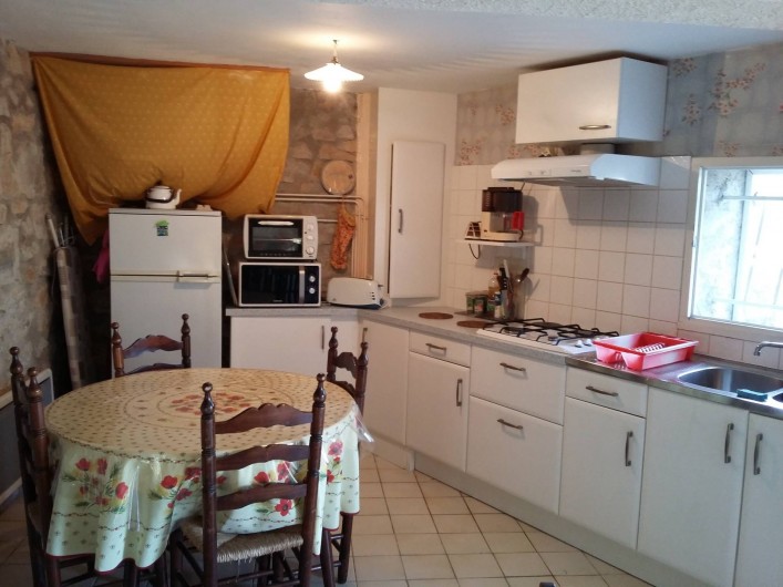 Location de vacances - Gîte à Bize-Minervois - coin cuisine repas