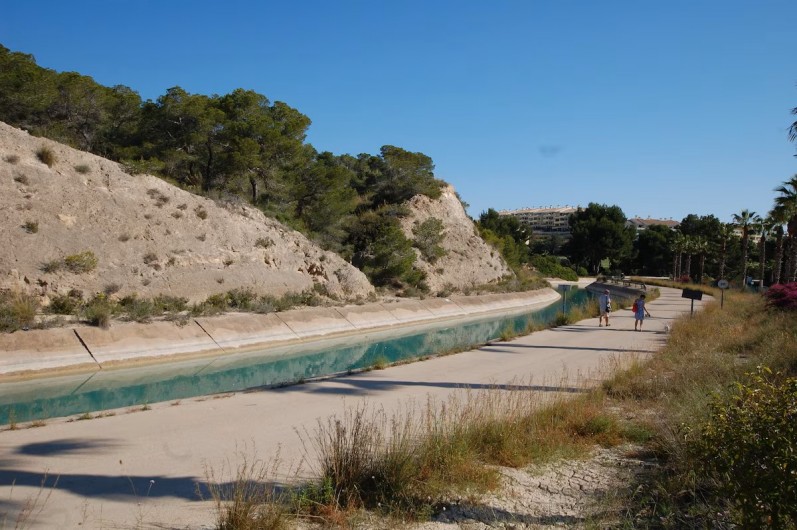 Location de vacances - Appartement à Orihuela Costa - Canal en face de la résidence