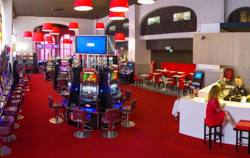 Location de vacances - Appartement à Hyères - Casino des Palmiers