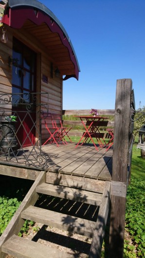Location de vacances - Roulotte à Saint-Michel-sur-Meurthe - le petit coin terrasse d ou vous pourrez apercevoir l écureuil ou les biches