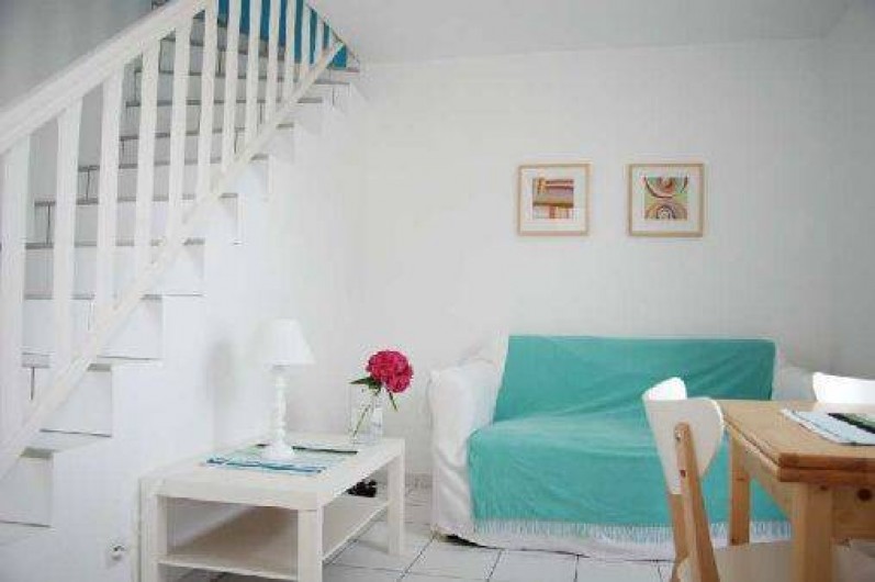 Location de vacances - Maison - Villa à Saint-Clément-des-Baleines - coin ouvert sur préau aménagé face à piscine chauffée 3/5personnes