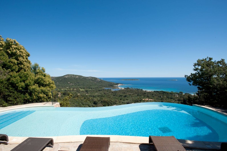 Location de vacances - Maison - Villa à Porto-Vecchio - Piscine commune avec vue magnifique