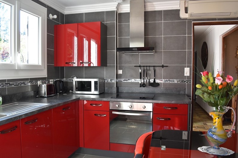 Location de vacances - Villa à Pierre-Châtel - Cuisine moderne toute équipée .