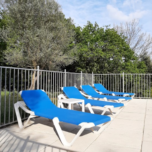 Location de vacances - Mas à Saint-Restitut - Envie de repos en bord de piscine ? C'est possible !