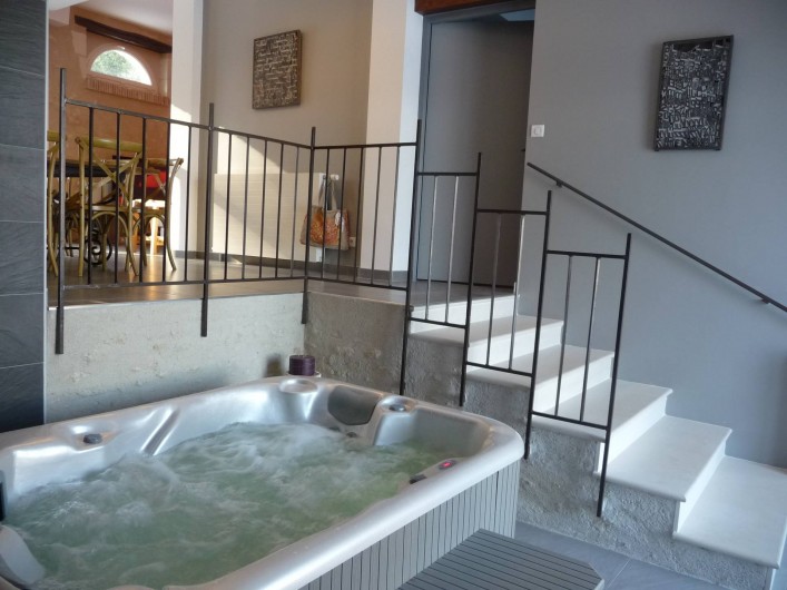 Location de vacances - Gîte à Saint-Jean-Saint-Germain - Jacuzzi intérieur privé